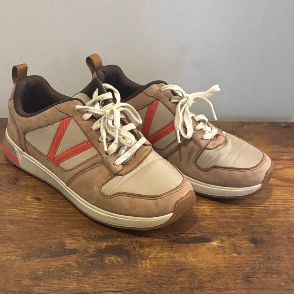Vionic womens 7.5 vintage  Beige and Orange Sneakers